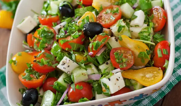 Salată grecească cu măsline kalamata