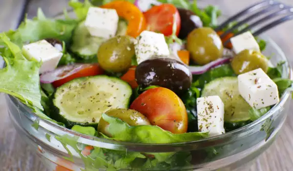 Salată cu feta