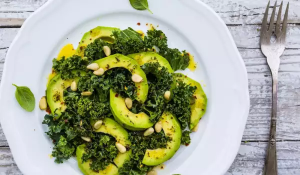 Salată de varză kale