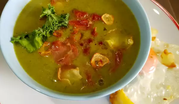Supă verde de varză kale