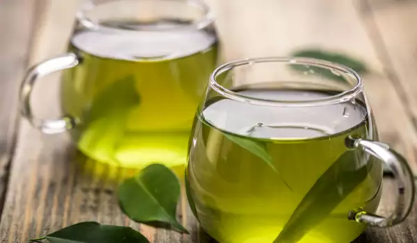 Ceaiul verde este o băutură cu cofeină