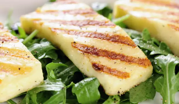 Salată cu Halloumi