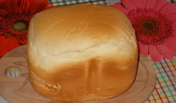 Pâine albă, pufoasă la robotul de făcut pâine