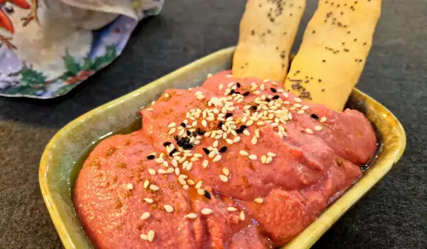 Hummus cu sfeclă roșie pentru petrecere