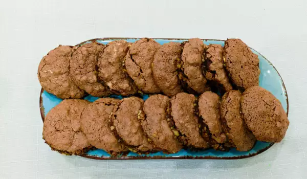 Biscuiți din nuci cu cacao