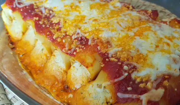 Cannelloni cu umplutură de anghinare, în sos de roșii