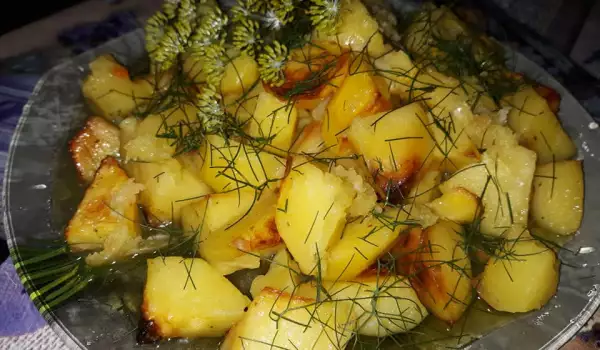 Cartofi înăbușiți cu mărar și usturoi, la cuptor
