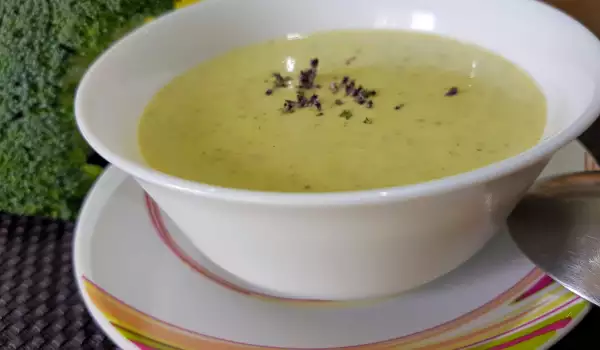 Keto supă cremă de broccoli