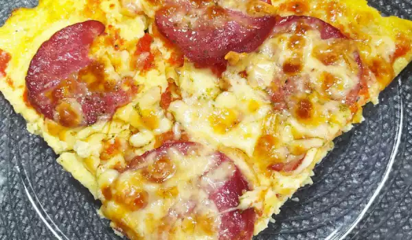 Pizza Keto cu bacon și cașcaval