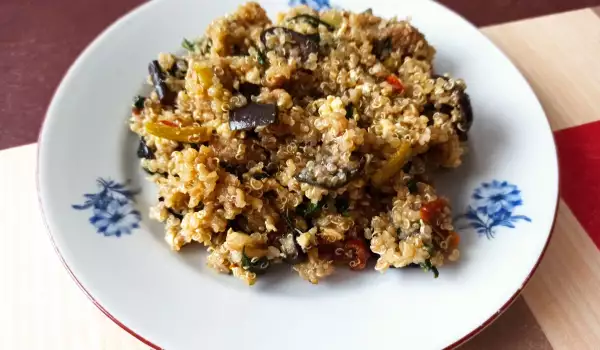Salată cu quinoa și legume coapte