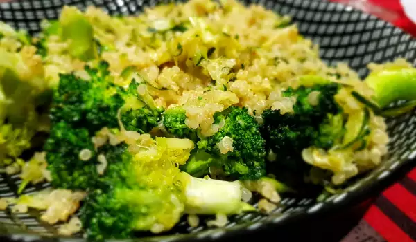 Quinoa cu broccoli și dovlecei