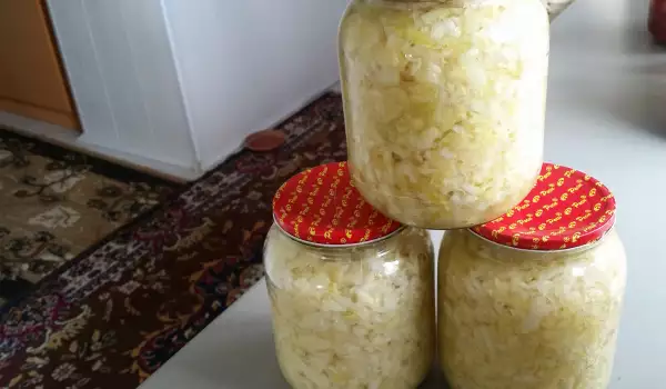 Varză murată la borcane