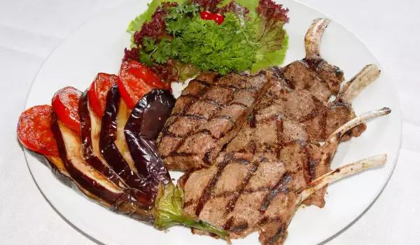 Cotletele de miel au proteine