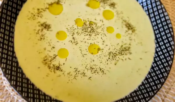 Supă cremă de mazăre și iaurt