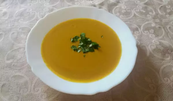 Supă cremă de morcovi și coriandru