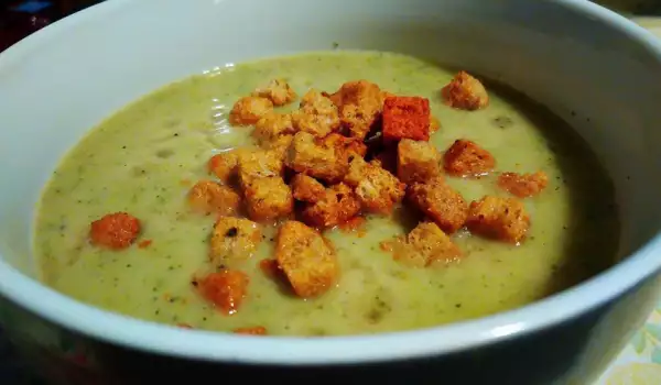 Supă cremă cu broccolli și cartofi