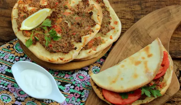 Lahmâjun - pizza turcească gustoasă
