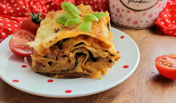 Lasagna cu spanac și carne tocată
