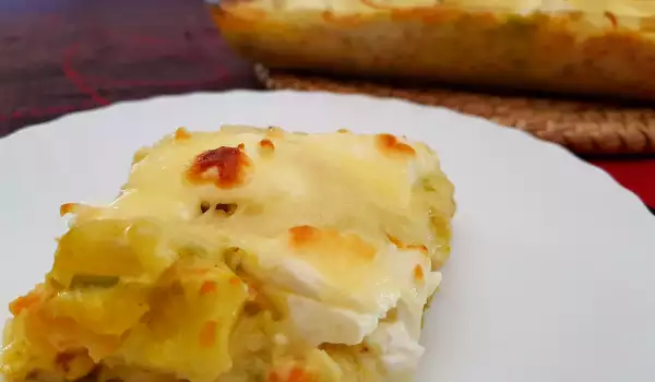 Gratin de cartofi cu praz și morcovi