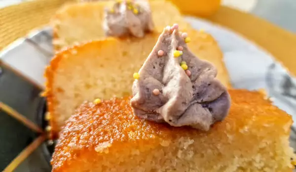 Prăjitură însiropată de lămâie cu frosting de mascarpone