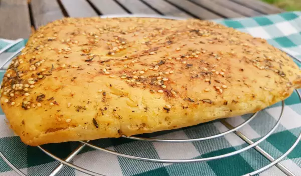 Pâine libaneză cu crustă din plante (Mankoush)
