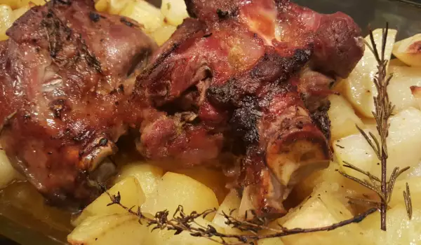 Ciolan de porc marinat, copt în pungă