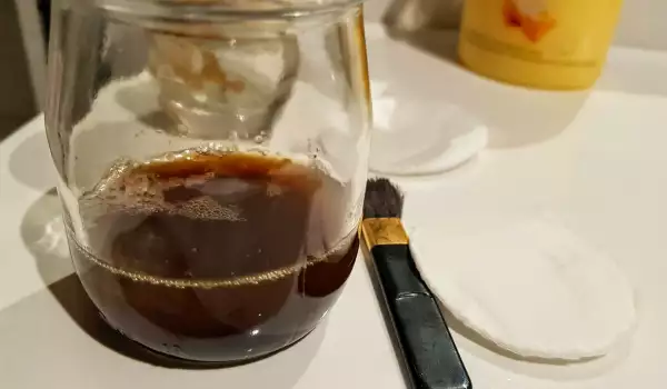 Mască de față cu zaț de cafea