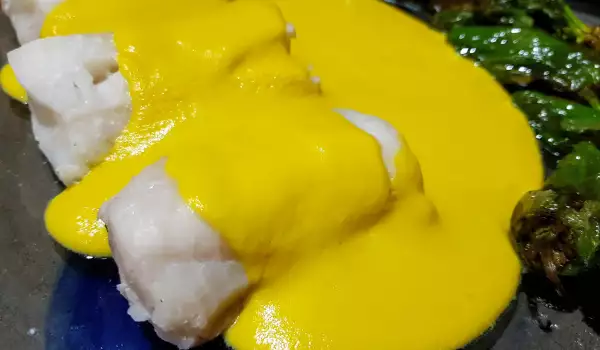 Merluciu cu un superb sos de usturoi