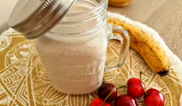 Milkshake cu banane, ovăz și cireșe