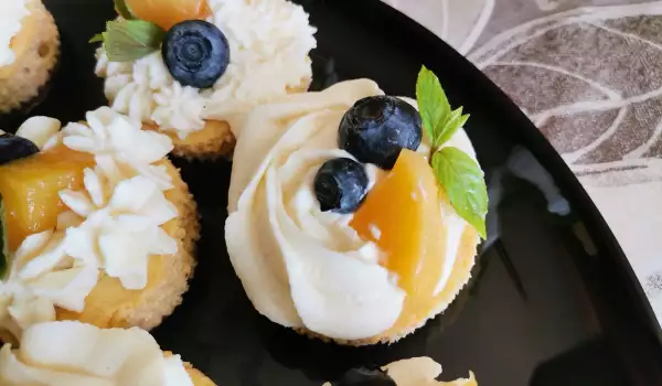 Mini cheesecake cu mango și limetă