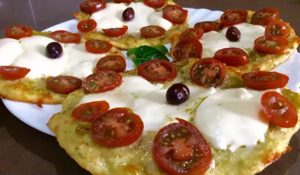 Mini pizze Caprese cu dovlecei