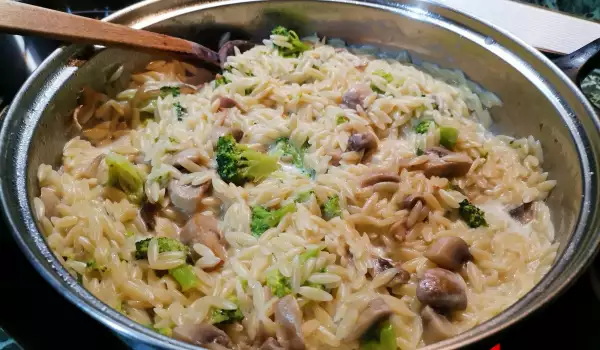 Orzo cu broccoli și ciuperci