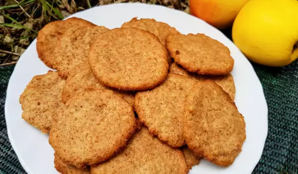 Biscuiți din făină integrală de alac, cu mere și scorțișoară