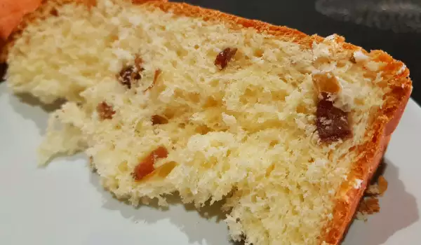 Panettone cu curmale și migdale