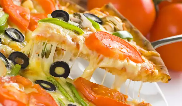 Câte calorii sunt într-o bucată de pizza?