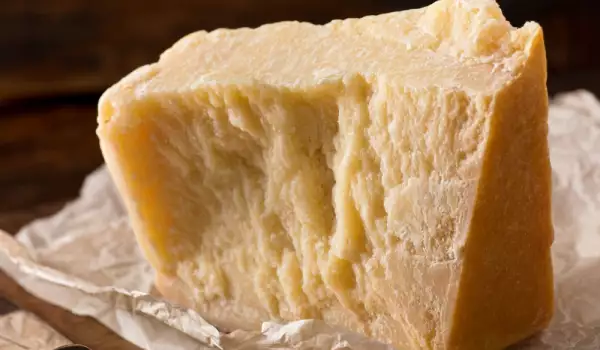 Bucată de parmezan