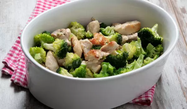 Carne de porc cu broccoli și smântână