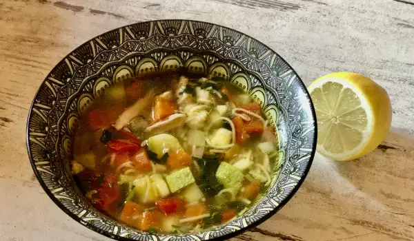 Supă de pui cu multe legume