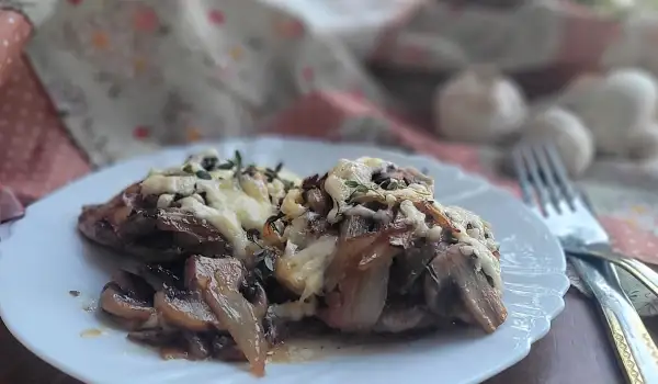 Fripturi de pui cu ceapă și ciuperci