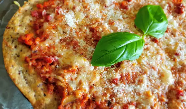 Pizza Bolognese cu parmezan și carne tocată