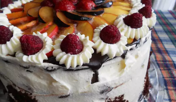 Tort cu frișcă și fructe