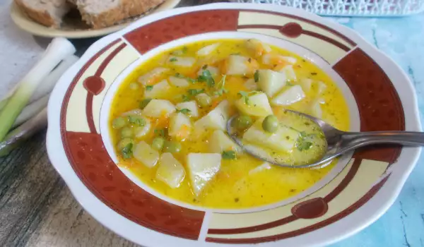 Supă ușoară cu cartofi și mazăre