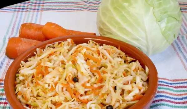 Salată de varză și morcovi