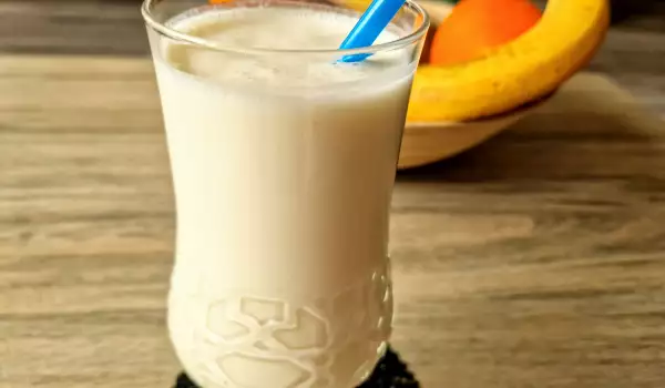 Shake proteic de banane și brânză de vaci cu albuș de ou