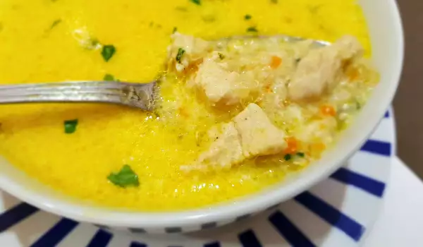 Supă de curcan, ușoară și delicioasă