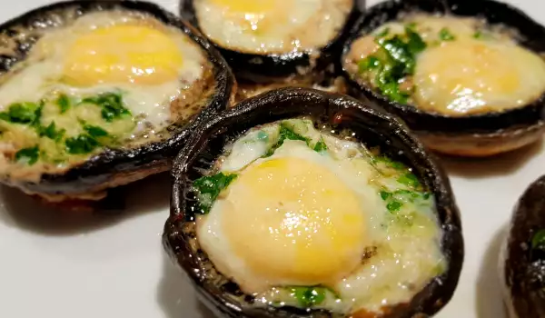 Ciuperci umplute cu ouă de prepeliță
