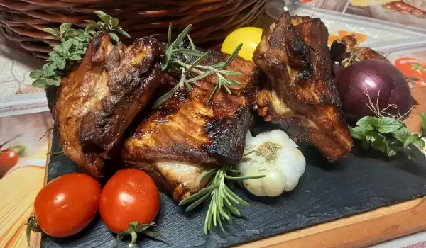 Coaste de porc la cuptor în vas de lut