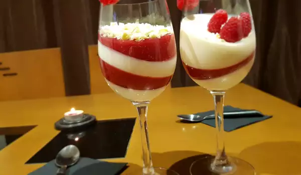 Desert romantic cu zmeură și mascarpone