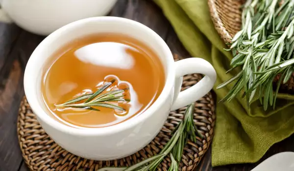 Ceaiul de rozmarin - ce îl face atât de benefic