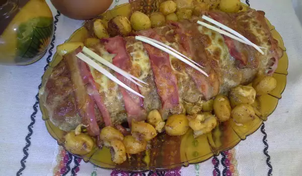 Rulou din carne tocată cu o umplutură minune